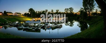 Hafen Paradieshafen in Lorick am Rheinkilometer 749 Stockfoto