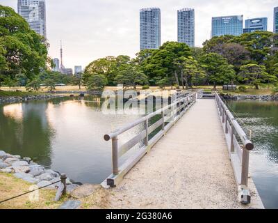 Tagesansicht des Hama Rikyu in Tokio, Japan Stockfoto