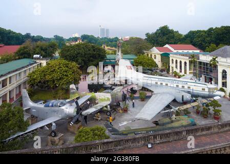HANOI, VIETNAM - 09. JANUAR 2016: Ansicht des Territoriums des Vietnam Army Museum Vietnam (Military History Museum) Stockfoto