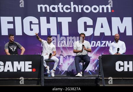 Der Vorsitzende von Matchroom Sport Eddie Hearn (2. Rechts) mit den Boxern (L-R) Johnny Fisher, Florian Marku und Alen Babic beim Fight Camp Launch in Mascalls, Brentwood, London. Bilddatum: Montag, 14. Juni 2021. Stockfoto