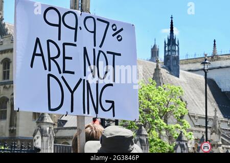 London, Großbritannien. Demonstration von Anti-Lockdown und Anti-Vax. Die Regierung kündigte an, dass die weitere Aufhebung der COVID-19-Sperrbeschränkungen frühestens vom 21. Juni bis zum 19. Juli 2021 verzögert werden würde. Parliament Square, Westminster. Kredit: michael melia/Alamy Live Nachrichten Stockfoto