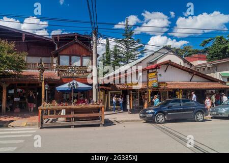 VILLA GENERAL BELGRANO, ARGENTINIEN - APR 3, 2015: Restaurants in Villa General Belgrano, Argentinien. Village dient heute als deutscher Tourist-Attr Stockfoto