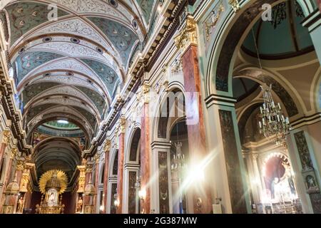 SALTA, ARGENTINIEN - 9. APRIL 2015: Innenraum der Kathedrale Basilika und Heiligtum des Herrn und der Jungfrau des Wunders in Salta, Argentinien. Stockfoto