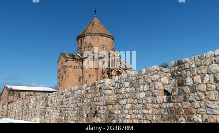 Akdamar Insel, Van, Türkei - Februar 2020: Akdamar Insel und Surpkirche Akdamar Kirche ist ein wichtiger religiöser Ort für das armenische Volk Stockfoto