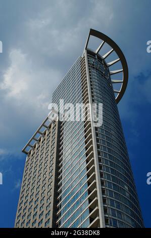 FRANKFURT, 10. Jun 2021: Westend 1 ist der zweite Turm der DZ Bank, der zentralen Institution der Genossenschaftsbanken. Ein beeindruckender Architekt Stockfoto