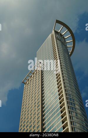 FRANKFURT, 10. Jun 2021: Westend 1 ist der zweite Turm der DZ Bank, der zentralen Institution der Genossenschaftsbanken. Ein beeindruckender Architekt Stockfoto