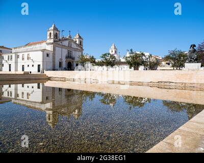 Die Hauptkirche auf dem Hauptplatz in Lagos, Portugal Stockfoto