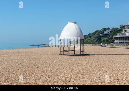 Der Jelly Mould Pavilion am Folkestone Beach am Boardwalk. Stockfoto