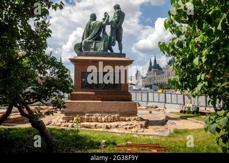 Moskau, Russland. 14. Juni 2021 Rekonstruktion des Denkmals Minin und Poscharski auf dem Roten Platz im Zentrum Moskaus, Russlands Stockfoto