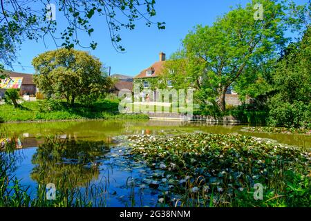 Charleston Farmhouse, die East Sussex Heimat von Vanessa Bell und Duncan Grant von der Bloomsbury Group, West Firle, nahe Lewes, Großbritannien Stockfoto