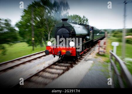 Zug, Passagiere, Bahnsteige, Crew, Personal, Steam, Railway, Isle of Wight, England, Großbritannien Stockfoto