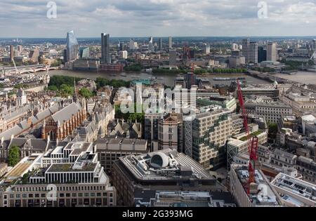 Royal Courts of Justice und London School of Economics and Political Science, London, England Stockfoto