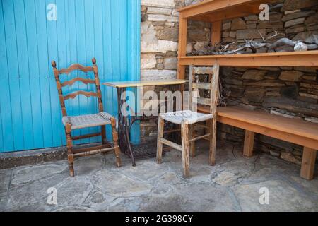 Straße in Vathi, alte griechische Stadt in Samos. Stockfoto