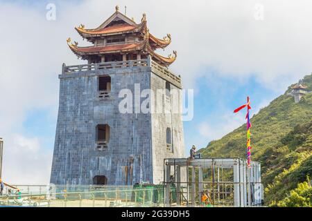 Blick auf den Bich Van Thien TU Tempel auf dem Fansipan Berg, Sapa, im Lao Cai Provice von Vietnam Stockfoto