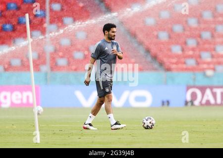 München, Deutschland. Juni 2021. Ilkay Guendogan aus Deutschland nimmt am 14. Juni 2021 an einer Schulung in München Teil. Deutschland wird am 15. Juni im deutschen München bei einem UEFA Euro 2020 Championship-Spiel der Gruppe F gegen Frankreich spielen. Kredit: Shan Yuqi/Xinhua/Alamy Live Nachrichten Stockfoto