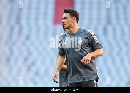 München, Deutschland. Juni 2021. Mats Hummels aus Deutschland nimmt am 14. Juni 2021 an einer Trainingsveranstaltung in München Teil. Deutschland wird am 15. Juni im deutschen München bei einem UEFA Euro 2020 Championship-Spiel der Gruppe F gegen Frankreich spielen. Kredit: Shan Yuqi/Xinhua/Alamy Live Nachrichten Stockfoto