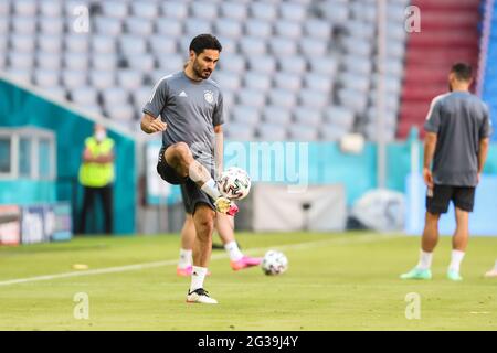 München, Deutschland. Juni 2021. Ilkay Guendogan aus Deutschland nimmt am 14. Juni 2021 an einer Schulung in München Teil. Deutschland wird am 15. Juni im deutschen München bei einem UEFA Euro 2020 Championship-Spiel der Gruppe F gegen Frankreich spielen. Kredit: Shan Yuqi/Xinhua/Alamy Live Nachrichten Stockfoto