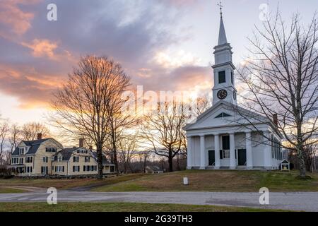 Die Unitarian Universalist Church über die Petersham Town Common in Petersham, Massachusetts Stockfoto