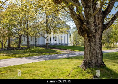 Die Unitarian Universalist Church über die Petersham Town Common in Petersham, Massachusetts Stockfoto