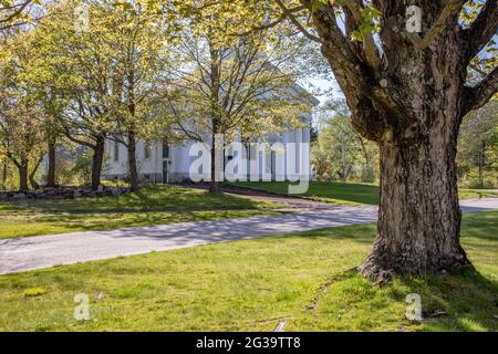 Die Unitarian Universalist Church über die Petersham Town Common in Petersham, Massachusetts Stockfoto