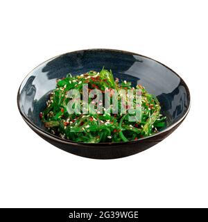 Isolierter japanischer Algensalat chuka Wakame Stockfoto