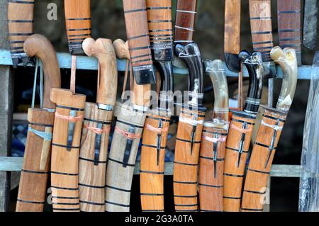 Eine traditionelle Machete, hergestellt in Galonggong, Manonjaya, Tasikmalaya, West Java - Indonesien Stockfoto