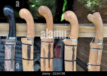 Eine traditionelle Machete, hergestellt in Galonggong, Manonjaya, Tasikmalaya, West Java - Indonesien Stockfoto