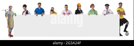 Gruppe von verschiedenen Fachleuten mit leerem Werbebanner isoliert auf weißem Hintergrund Stockfoto