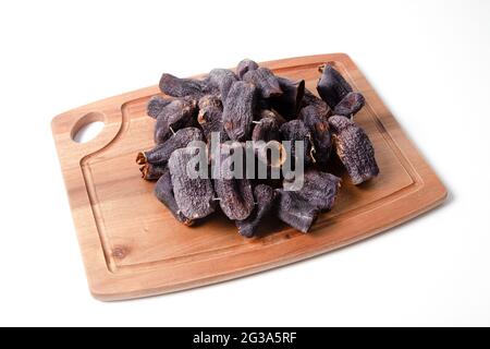 Getrocknete Aubergine auf weißem Hintergrund Stockfoto