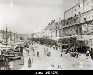 Geographie / Reisen historisch, Kroatien, Städte und Gemeinden, Split, Hafen, Hafenpromenade, Aussicht, ZUSÄTZLICHE-RIGHTS-CLEARANCE-INFO-NOT-AVAILABLE Stockfoto