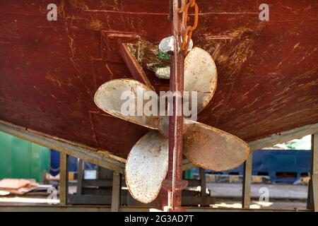 Die Fischereischiffe auf der Werft Stockfoto