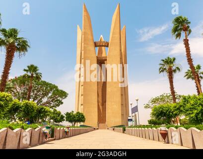 Sowjetisch-ägyptisches Freundschaftsdenkmal in der Nähe des Assuan-Staudamms, Ägypten. Stockfoto