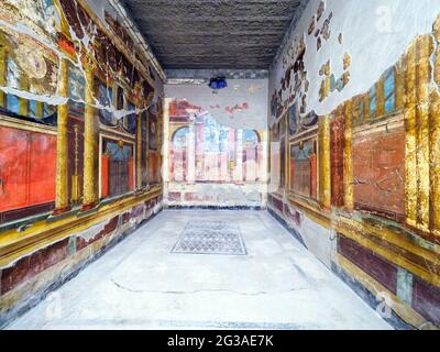 Triclinium (Esszimmer) mit lebendigen Farben der zweiten Stil Fresken, die die Wände schmücken - Oplontis bekannt als Villa Poppaea in Torre Annunziata - Neapel, Italien Stockfoto