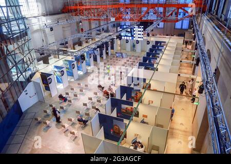 Turin Nuvola Lavazza Hub-Covid 19 Impfzentrum Eröffnung, Innenansicht des Impfzentrums. (Turin - 2021-05-07, COSTANTINO SERGI) p.s. la foto Stockfoto