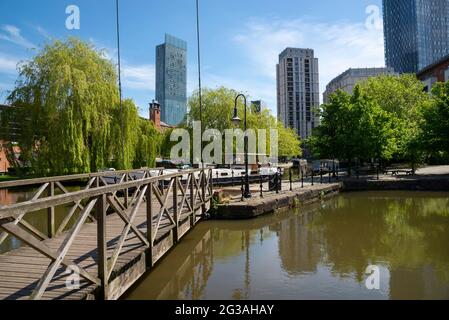 Castlefield Basin und Stadtpark im Zentrum von Manchester, England. Das Hotel liegt rund um die Bridgewater- und Rochdale-Kanäle. Stockfoto