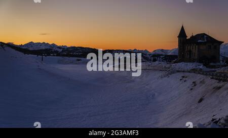 Port de la Bonaigua, in einer Winterdämmerung (Aran-Tal, Katalonien, Pyrenäen, Spanien) ESP: Port de la Bonaigua, en un crepúsculo de invierno (Pirineos) Stockfoto