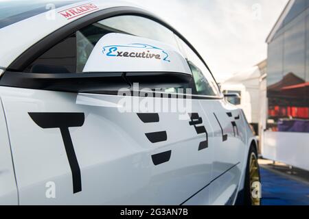 VallelungaJuni 13 2021, FX-Rennen. Seitenansicht des Tesla Executive Racing-Elektroautos mit Tesla-Namen und selektivem Logo Stockfoto
