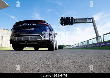 VallelungaJuni 13 2021, FX-Rennen. Lamborghini Sicherheitsfahrzeug auf Kurs Asphalt Spur Startlinie, Oberfläche Ebene Ansicht Stockfoto