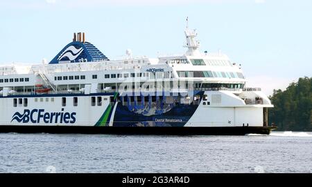 NANAIMO, KANADA - 18. August 2019: Nanaimo, British Columbia / Kanada - 17. August 2019: BC Ferry, die Küstenrenaissance, verlässt das Dock bei der Abfahrt Stockfoto