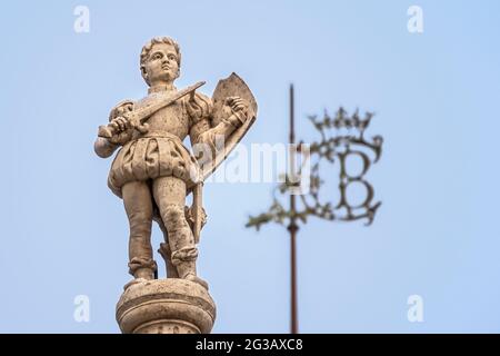 FRANKREICH - LOIRE-TAL - LOIR ET CHER (41) - SCHLOSS VON CHAMBORD - WESTTERRASSE : GESCHNITZTES DETAIL EINER LATERNE. DER HOF VERBRACHTE DIE MEISTE ZEIT AUF DEM Stockfoto