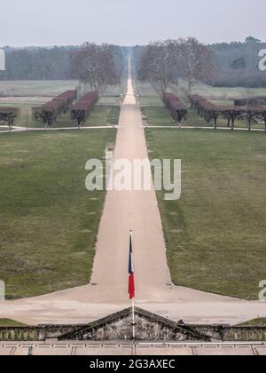 FRANKREICH - LOIRE-TAL - LOIR ET CHER (41) - SCHLOSS VON CHAMBORD : VON DER SÜDTERRASSE, MIT BLICK AUF DEN SÜDLICHEN TEIL DER NATIONALEN DOMÄNE VON CHAMB Stockfoto