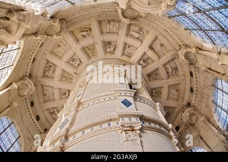 FRANKREICH - LOIRETAL - LOIR ET CHER (41) - SCHLOSS VON CHAMBORD : DIE GROSSE TREPPE MIT DOPPELTER REVOLUTION (ODER 'DOUBLE HELIX'), WAHRSCHEINLICH AUFGRUND VON LEONA Stockfoto