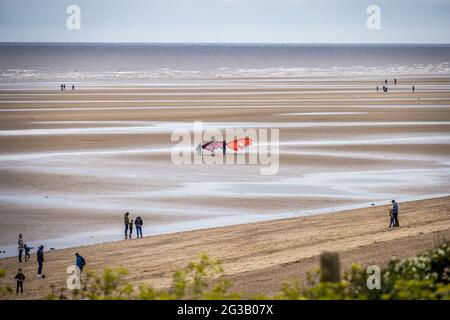 Windsurfer am Hunstanton Beach, Norfolk, England Stockfoto