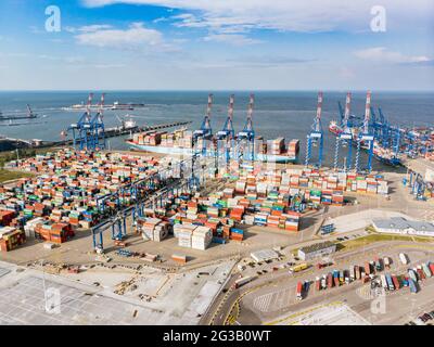 Containerschiff Maersk im Frachthafen, Danzig, Polen Stockfoto