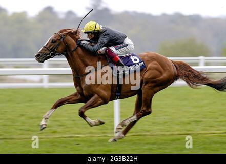 Aktenfoto vom 28-04-2021 von Stradivari mit Frankie Dettori. Ausgabedatum: Dienstag, 15. Juni 2021. Stockfoto