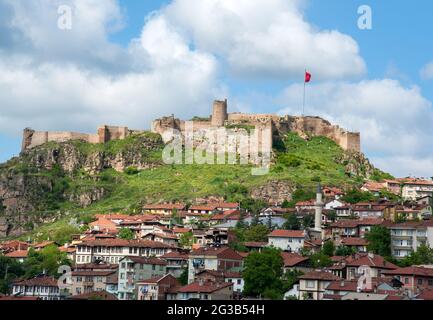 Kastamonu/Türkei - 24/05/2010 - Althistorisches Kastamonu Schloss und landschaftlich reizvoller Blick auf die Stadt Stockfoto