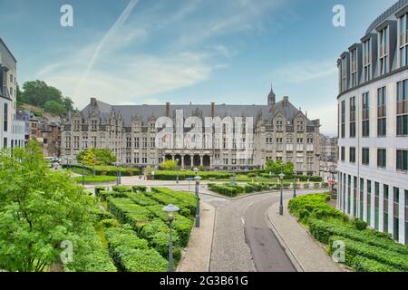 LÜTTICH, BELGIEN - 05. Jun 2021: Lüttich, Belgien, 2021. Juni: Blick auf den Palais Provincial in Lüttich, Belgien Stockfoto