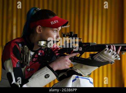 Seonaid McIntosh während einer Fotoserie für die Olympischen Spiele in Tokio 2020 auf ihrem Schießstand in Alloa, Schottland. Bilddatum: Dienstag, 15. Juni 2021. Stockfoto