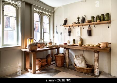 Henry VIII's Küche im Tudor-Stil im Hampton Court Place, Richmond, London, Großbritannien Stockfoto