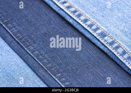 Sehen Sie Sich Tuch Aus Natürlichen Materialien Aus Verschiedenen Jeans Stoff Nahaufnahme. Stockfoto